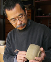 photo of Japanese ceramic artist Sawada Hiroyuki