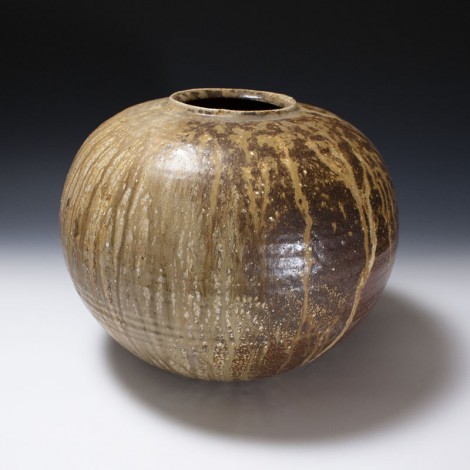 Yōhen Haikaburi Tsubo Jar by Wada Hiroaki: click to enlarge