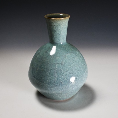 Seiji Celadon Vase by Ikai Yūichi: click to enlarge